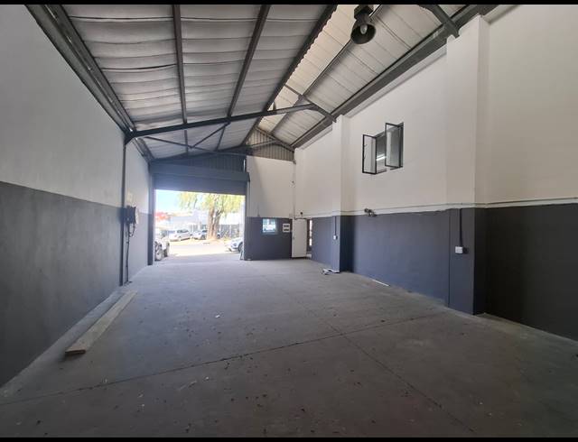 401M² WAREHOUSE TO LET IN STIKLAND INDUSTRIAL